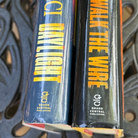 David Baldacci Hardback Book Bundle – Walk the Wire & Daylight - Picture 5 of 11
